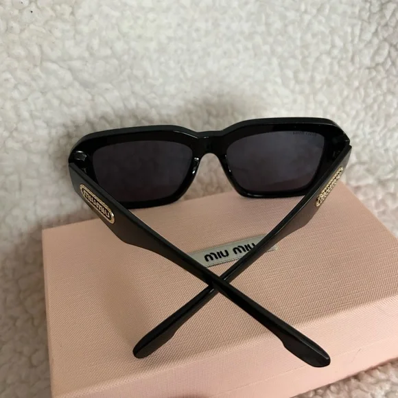 Miu Miu Black Oversized Sunglasses - Picture 4 of 5
